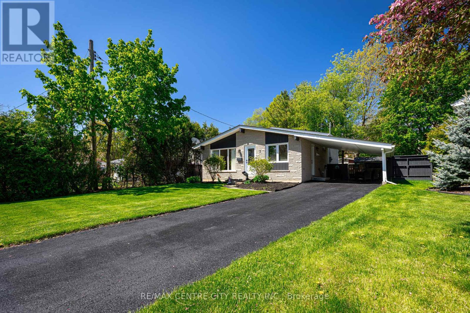 3 Ashton Place, St. Thomas, Ontario  N5R 4R1 - Photo 2 - X12141037