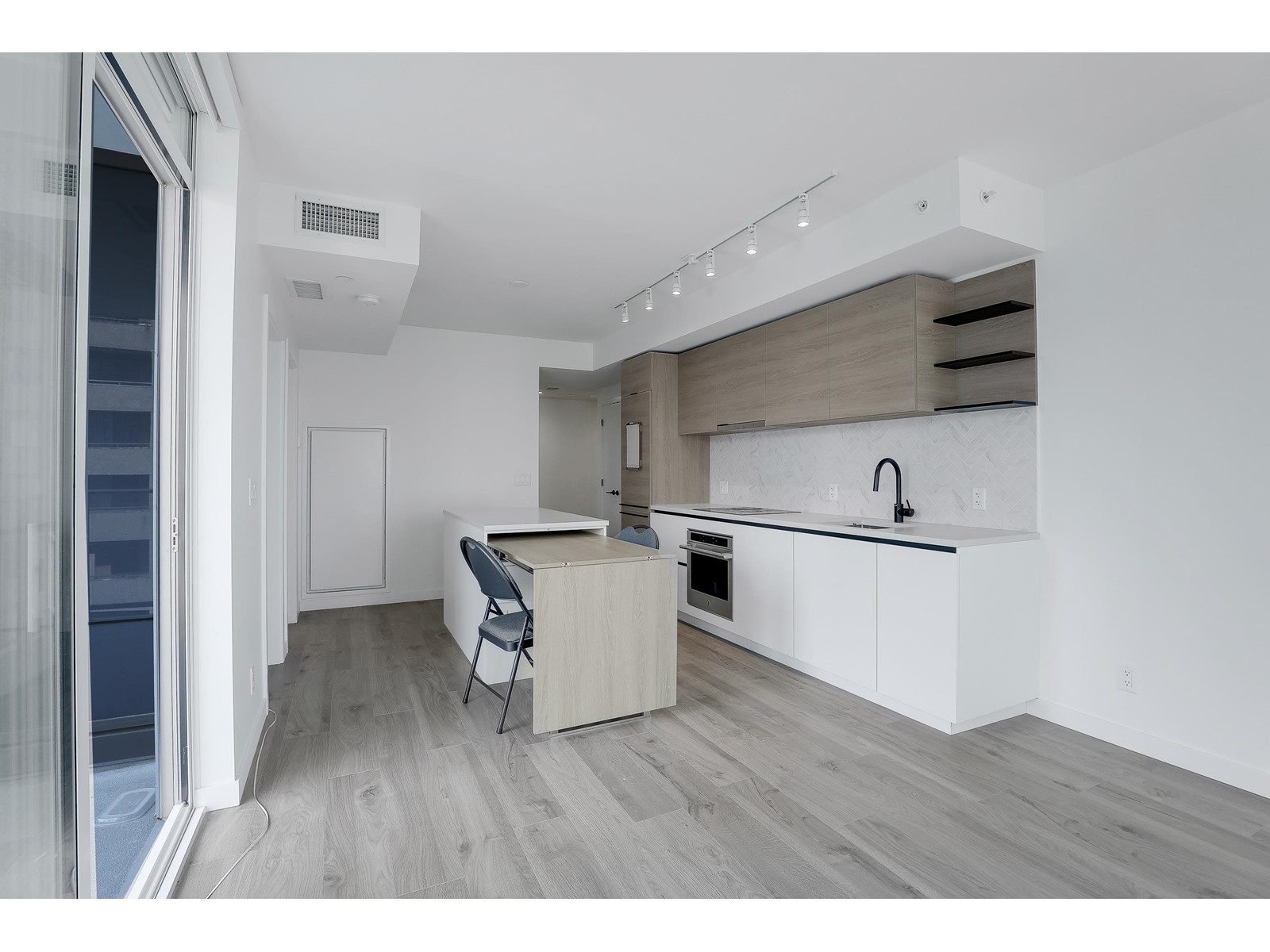 808 10448 University Drive, Surrey, British Columbia  V3T 0S7 - Photo 12 - R3001231