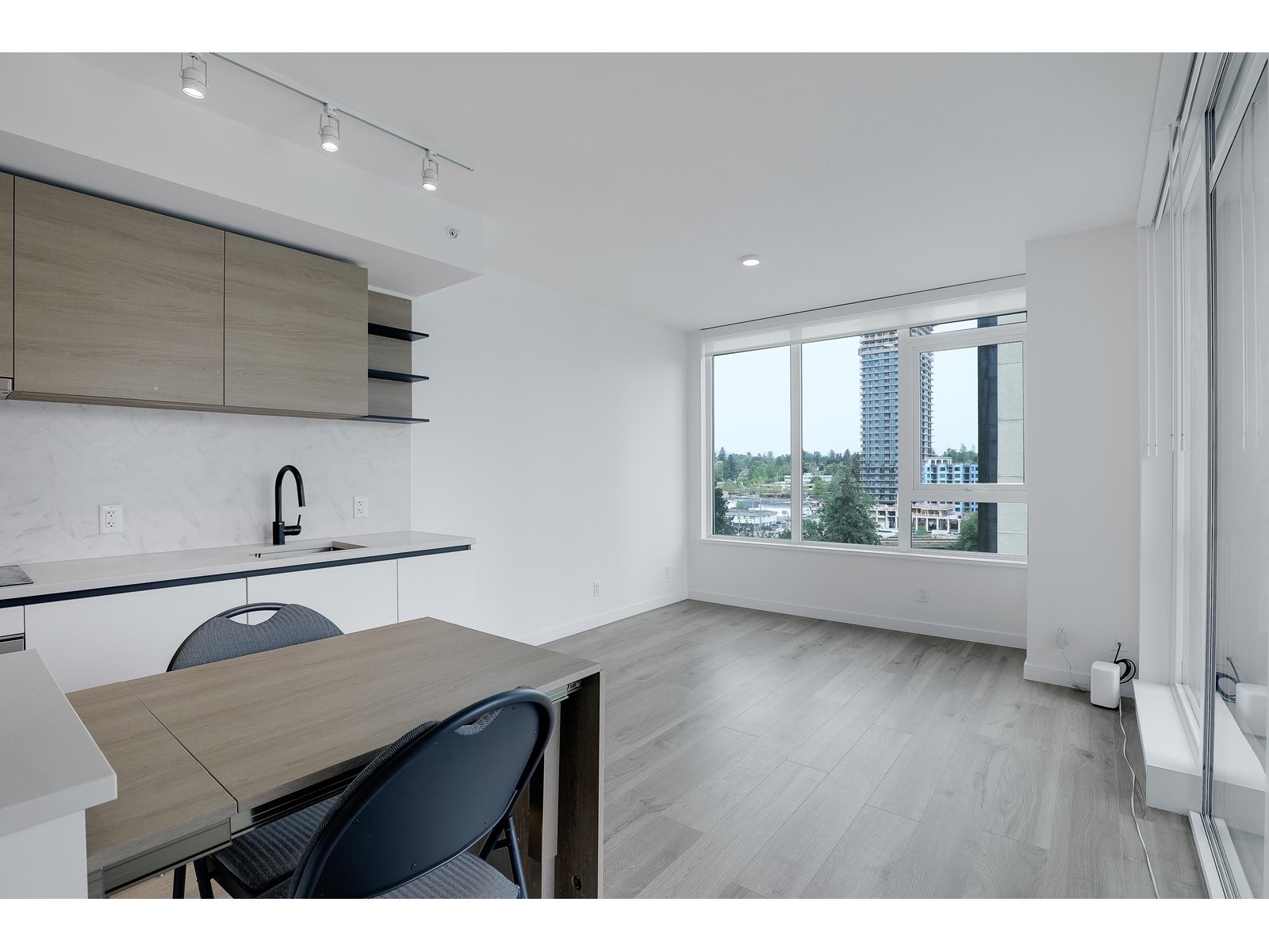 808 10448 University Drive, Surrey, British Columbia  V3T 0S7 - Photo 4 - R3001231