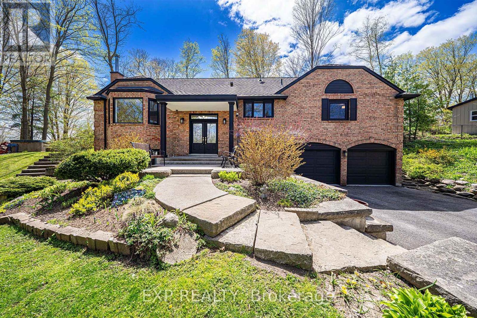 7 VALLEY TRAIL, East Gwillimbury, Ontario