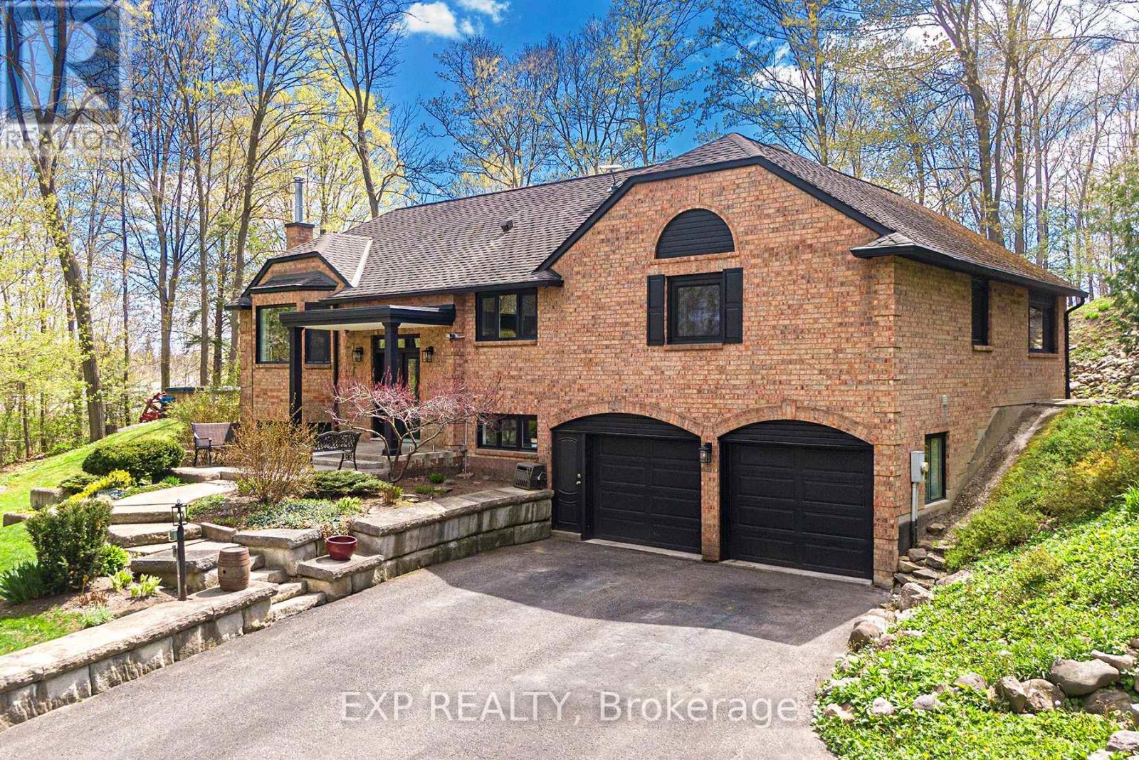 7 Valley Trail, East Gwillimbury, Ontario  L3Y 4V8 - Photo 2 - N12140855