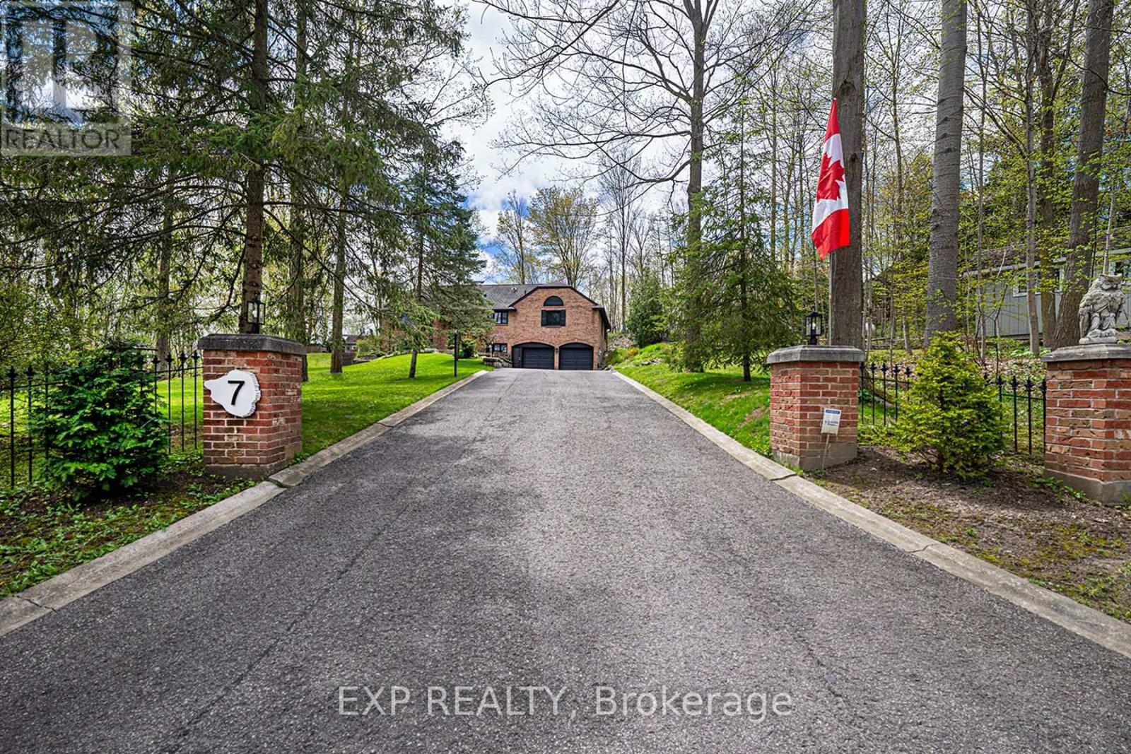 7 Valley Trail, East Gwillimbury, Ontario  L3Y 4V8 - Photo 4 - N12140855