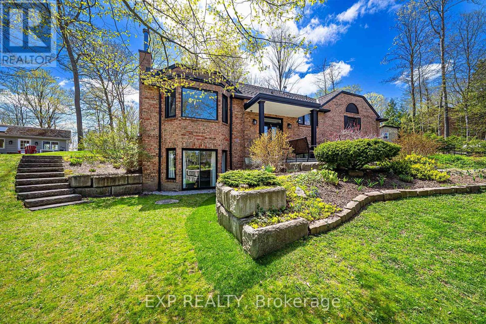 7 Valley Trail, East Gwillimbury, Ontario  L3Y 4V8 - Photo 6 - N12140855