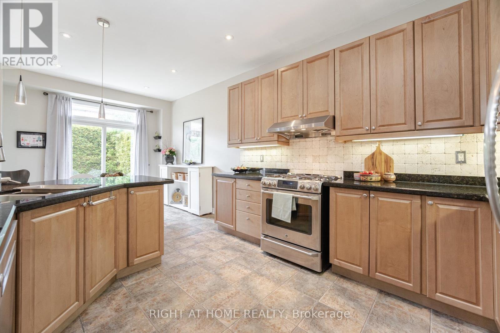148 Vellore Avenue, Vaughan (Vellore Village), Ontario  L4H 2W4 - Photo 16 - N12140910
