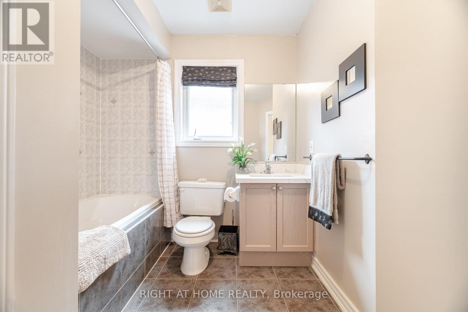 148 Vellore Avenue, Vaughan (Vellore Village), Ontario  L4H 2W4 - Photo 41 - N12140910