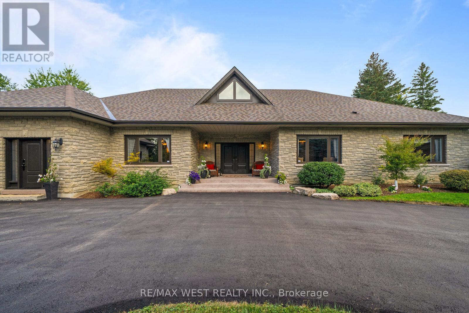 5775 Kirby Road, Vaughan (Kleinburg), Ontario  L0J 1C0 - Photo 40 - N12140952