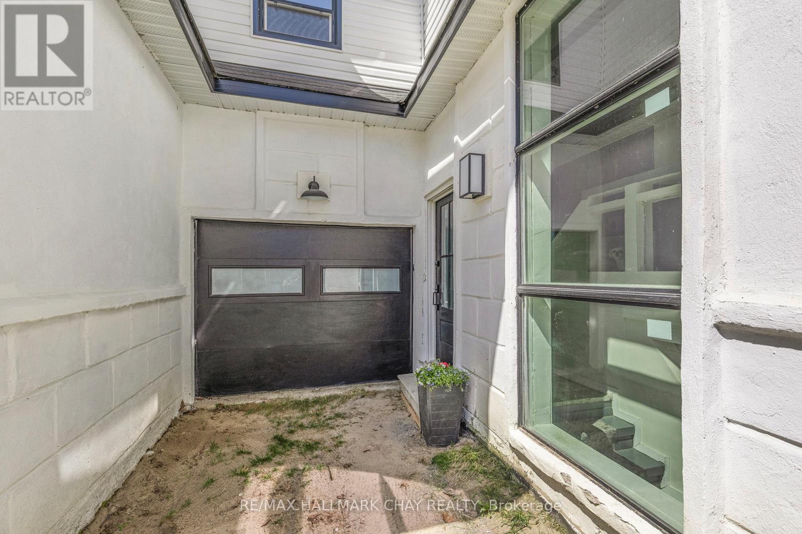 42 Fatima Court, Wasaga Beach, Ontario  L9Z 1K9 - Photo 3 - S12140873