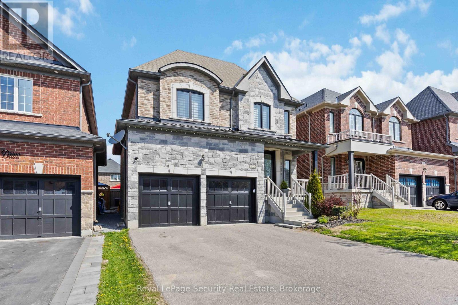 202 Gardiner Drive, Bradford West Gwillimbury, Ontario  L3Z 0J5 - Photo 2 - N12133198