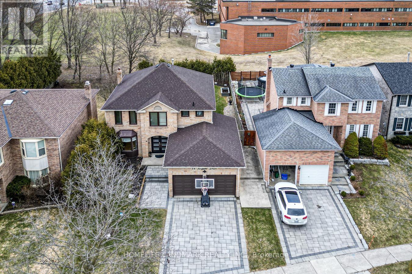 19 TIMPSON DRIVE, Aurora, Ontario