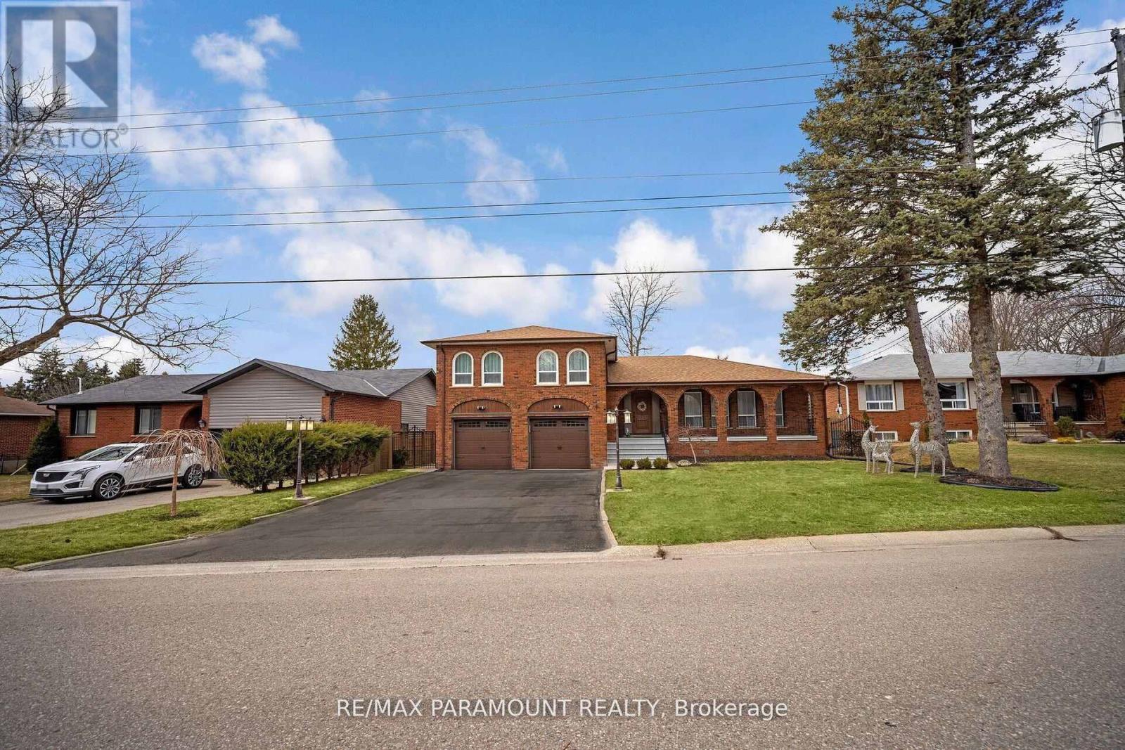 7 Walker Road E, Caledon, Ontario  L7C 1G8 - Photo 2 - W12136260