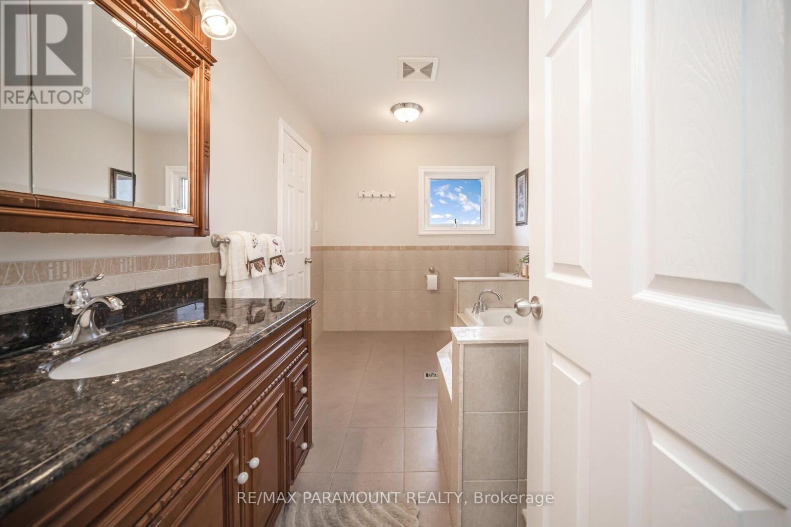 7 Walker Road E, Caledon, Ontario  L7C 1G8 - Photo 33 - W12136260