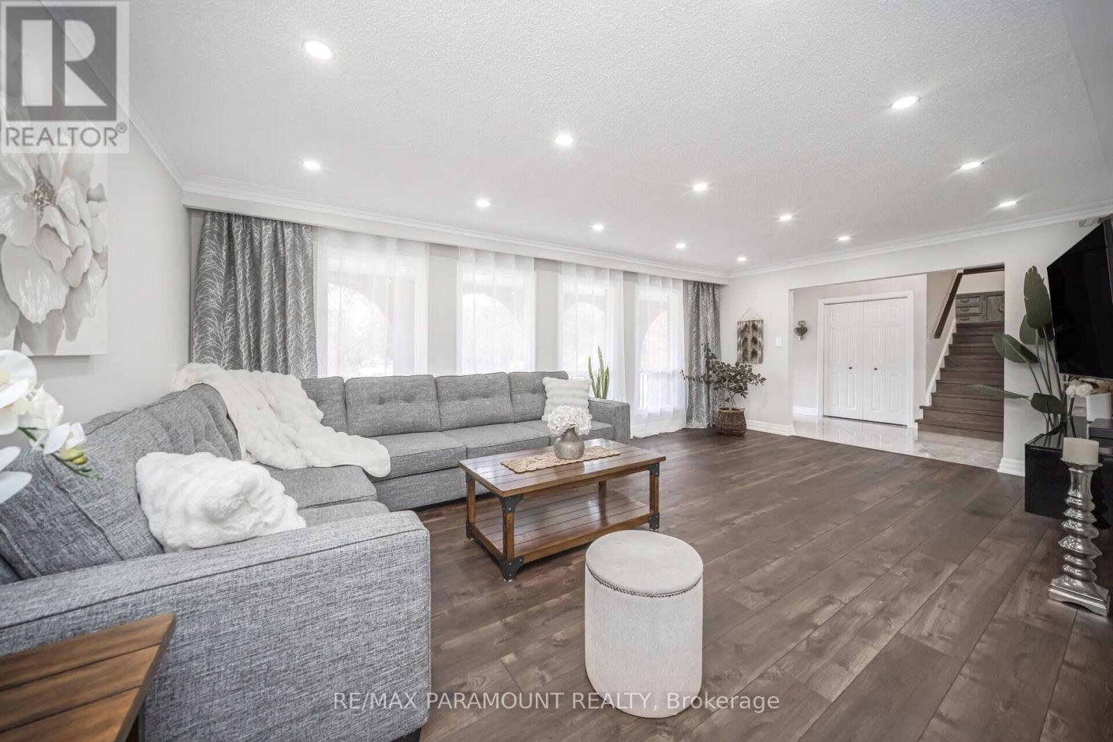 7 Walker Road E, Caledon, Ontario  L7C 1G8 - Photo 11 - W12136260