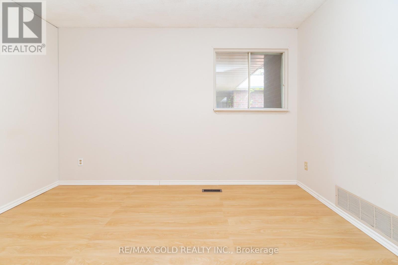 68 Montjoy Crescent, Brampton, Ontario  L6S 3E7 - Photo 12 - W12140876