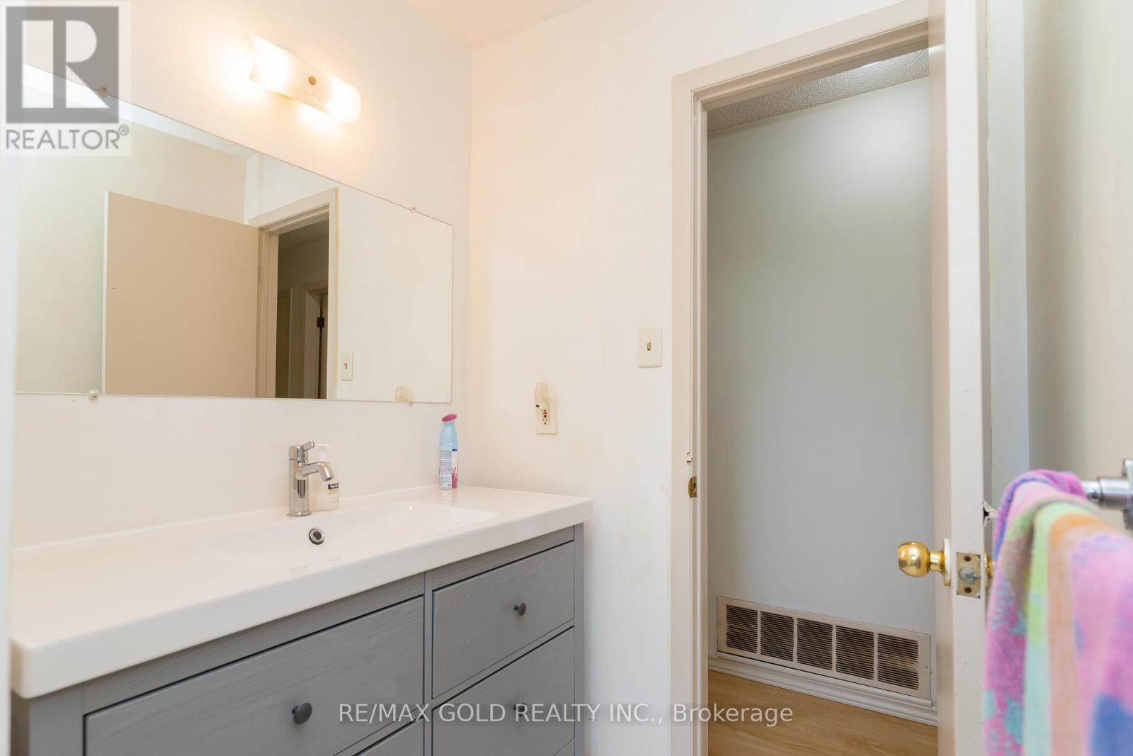 68 Montjoy Crescent, Brampton, Ontario  L6S 3E7 - Photo 20 - W12140876