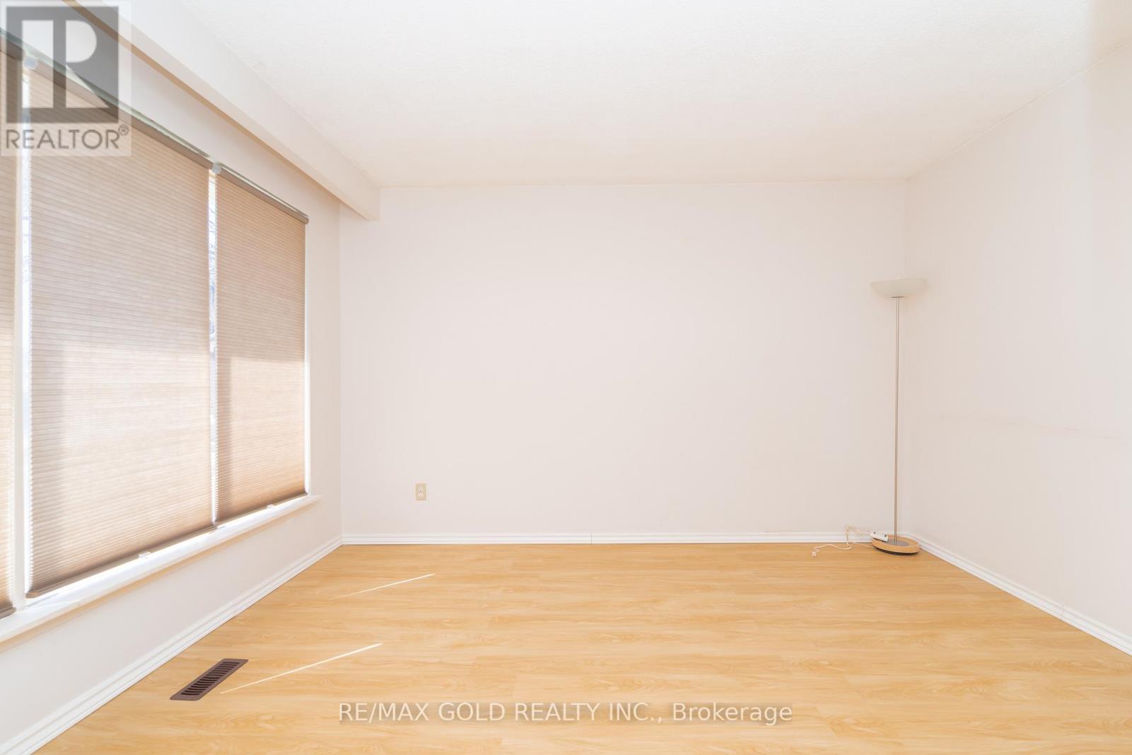 68 Montjoy Crescent, Brampton, Ontario  L6S 3E7 - Photo 6 - W12140876