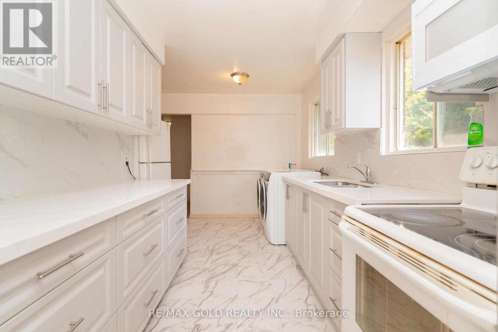 68 Montjoy Crescent, Brampton, Ontario  L6S 3E7 - Photo 8 - W12140876
