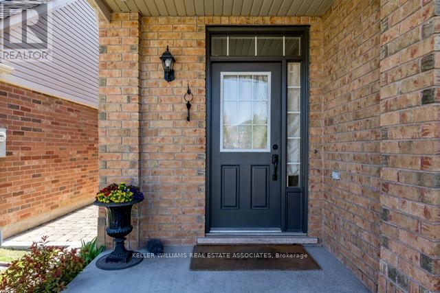 913 Bennett Boulevard, Milton, Ontario  L9T 6X5 - Photo 4 - W12140886