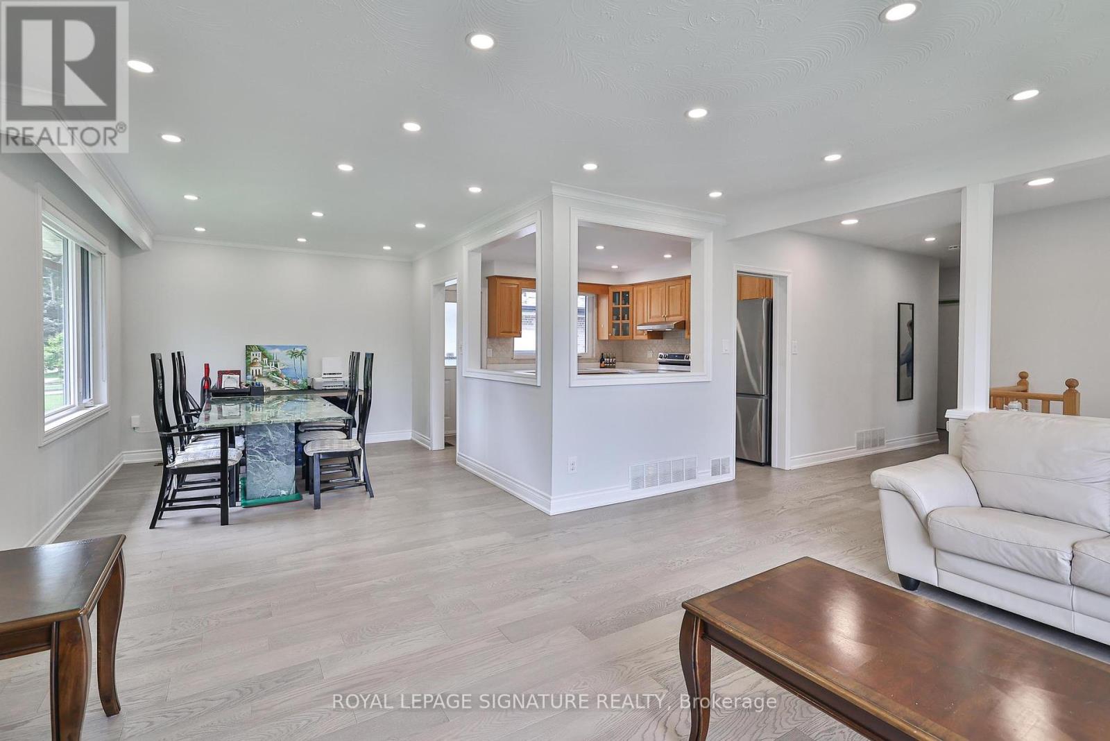 89 Thistle Down Boulevard, Toronto, Ontario  M9V 1J3 - Photo 10 - W12140914