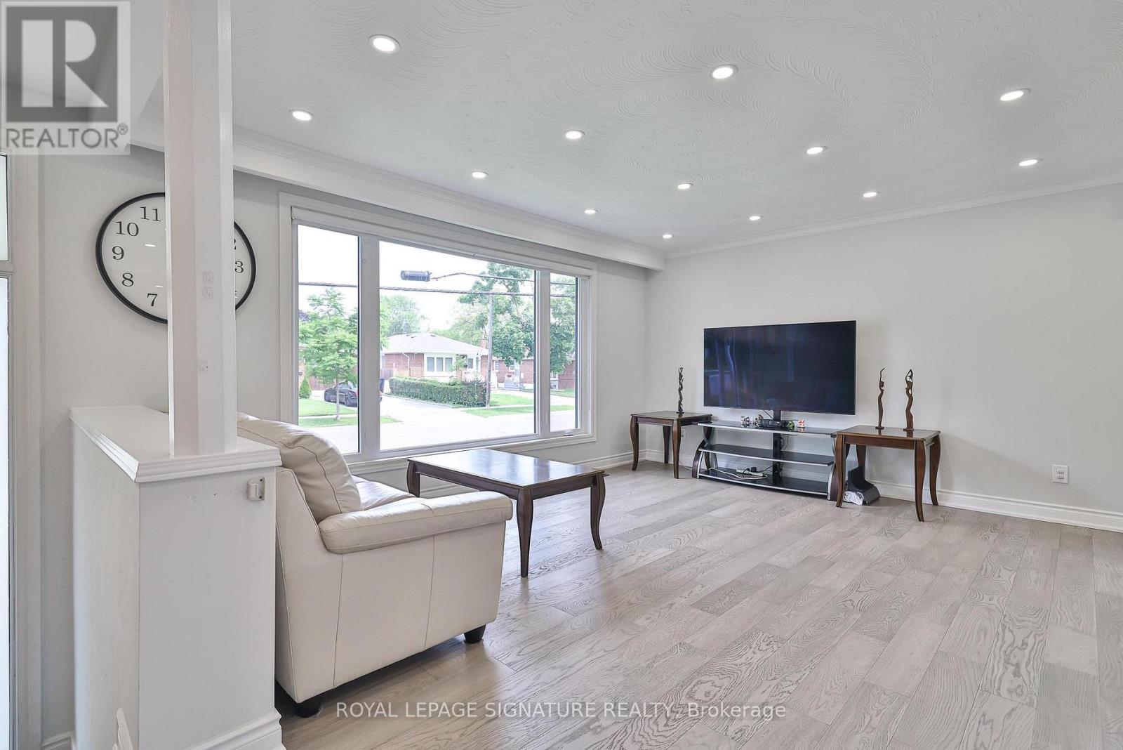 89 Thistle Down Boulevard, Toronto, Ontario  M9V 1J3 - Photo 8 - W12140914