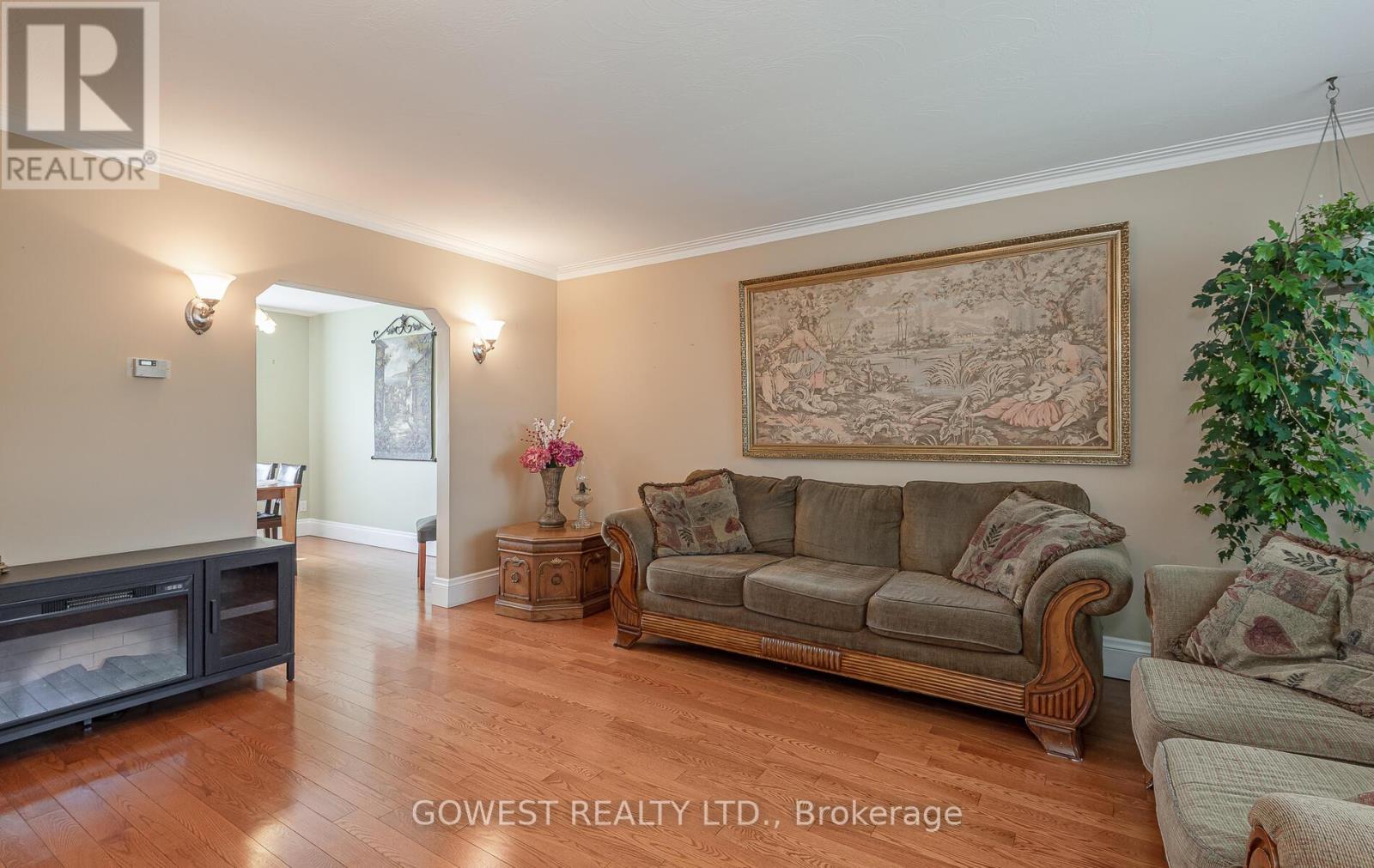 118 Treeview Drive, Toronto (Alderwood), Ontario  M8W 4C3 - Photo 10 - W12140955