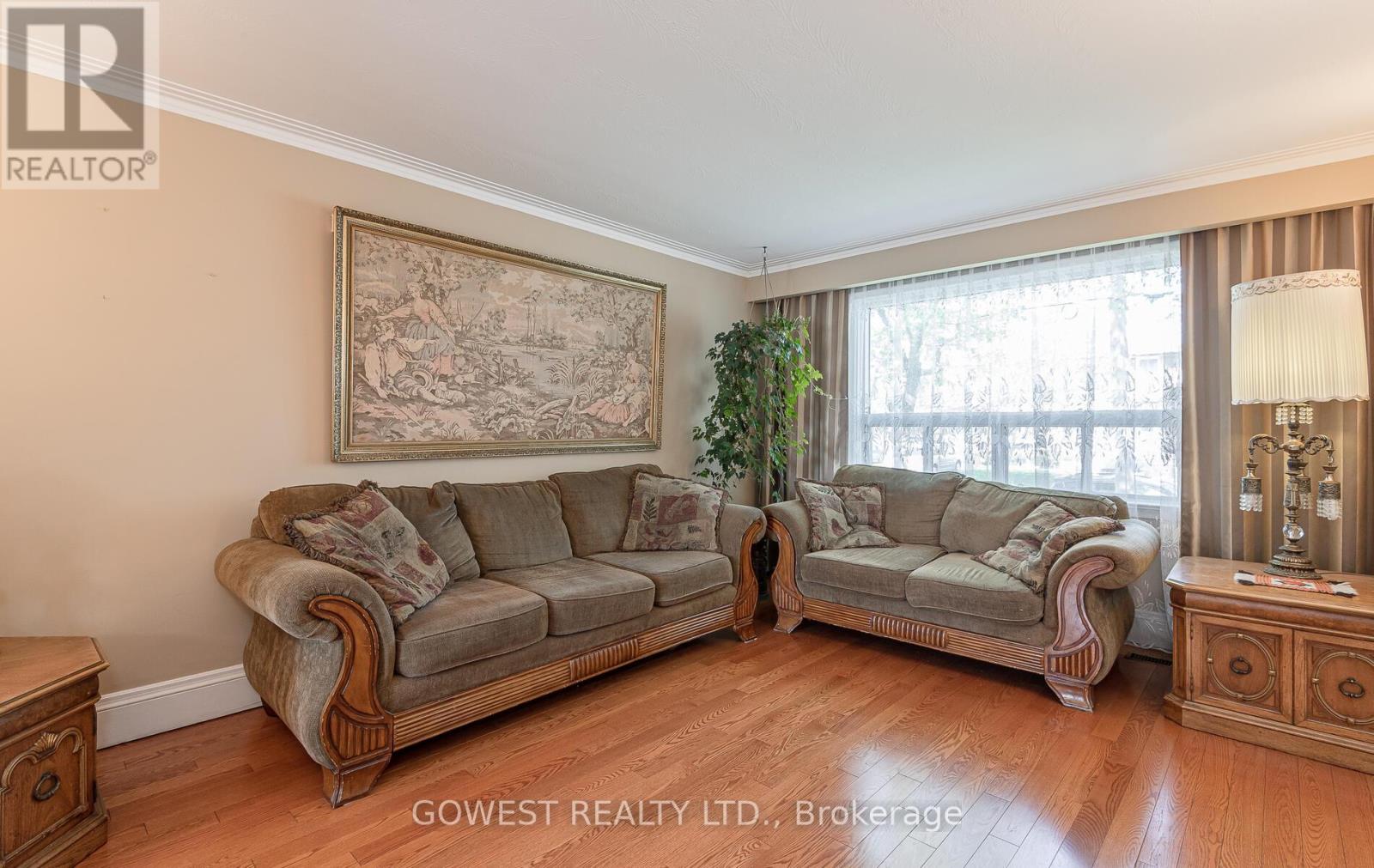 118 Treeview Drive, Toronto (Alderwood), Ontario  M8W 4C3 - Photo 8 - W12140955