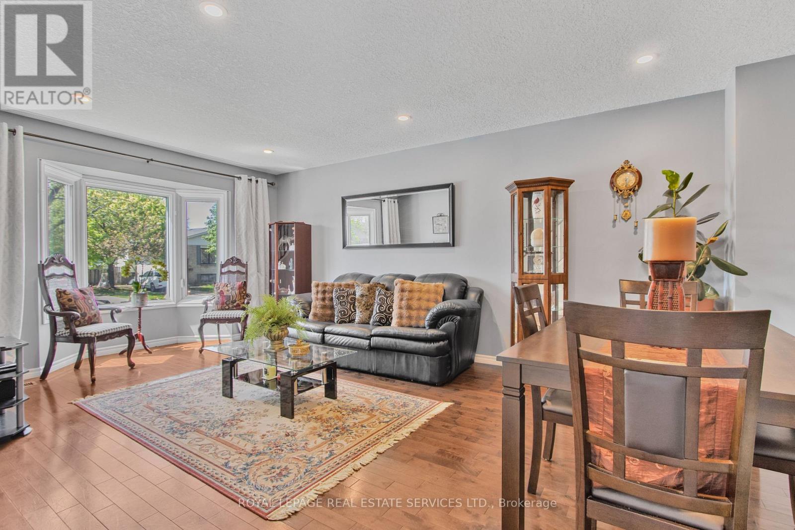 Photo 5 of 35 for 140 Golfdale Crescent