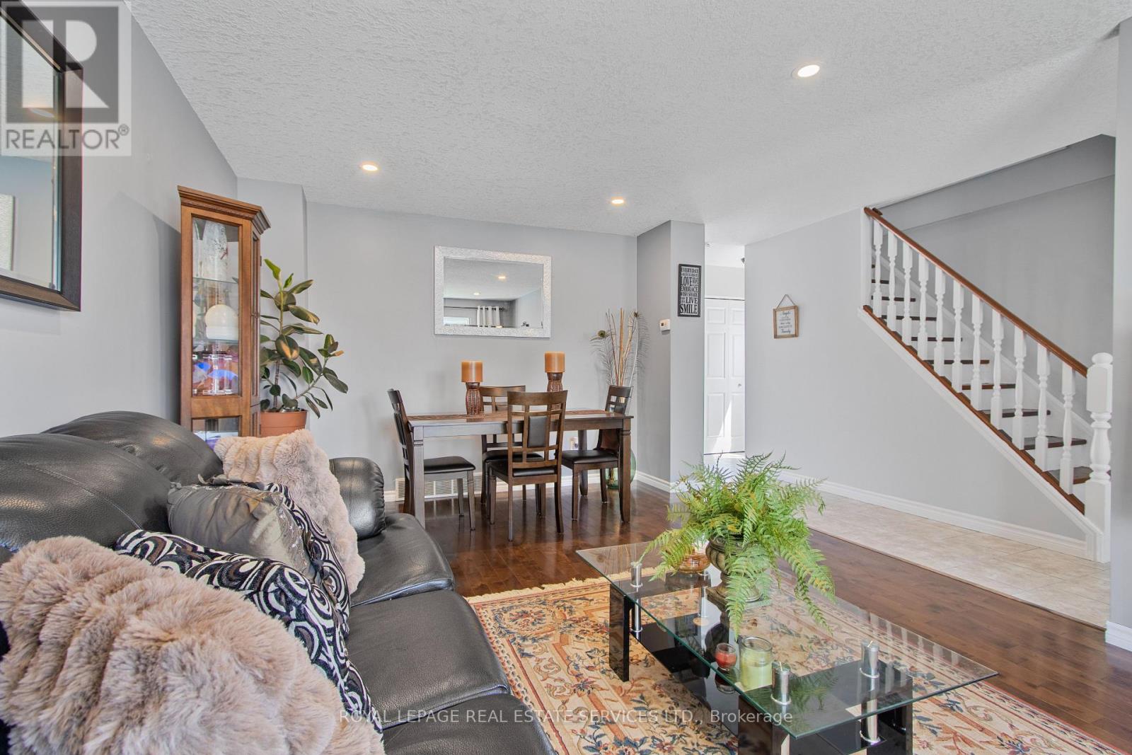 Photo 6 of 35 for 140 Golfdale Crescent