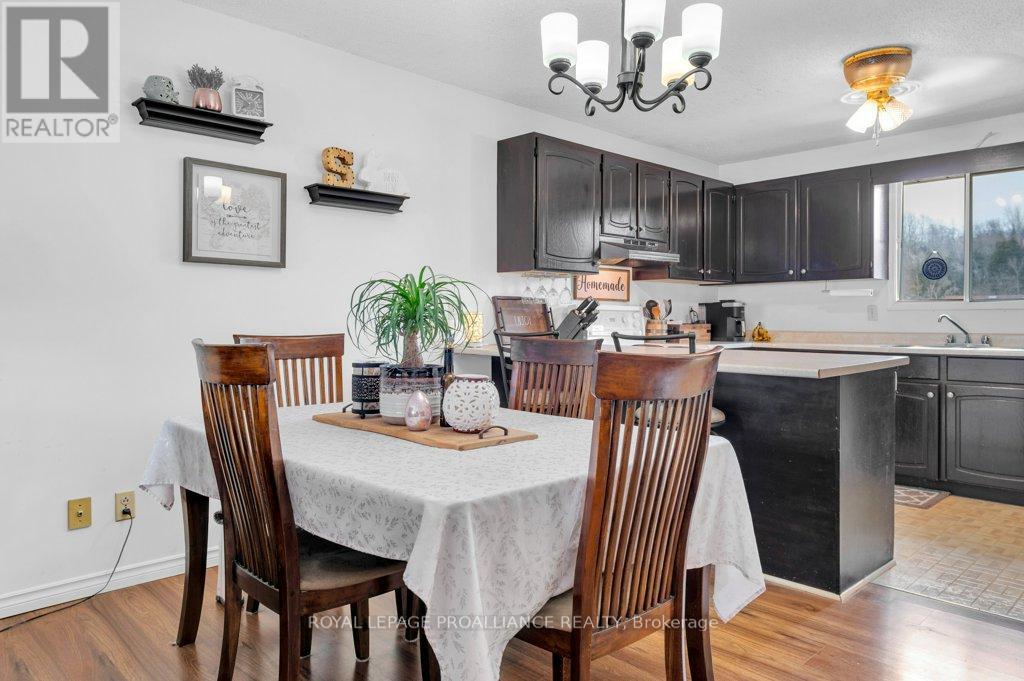35 Van Alstine Drive, Quinte West, Ontario  K8V 6K7 - Photo 13 - X12141043