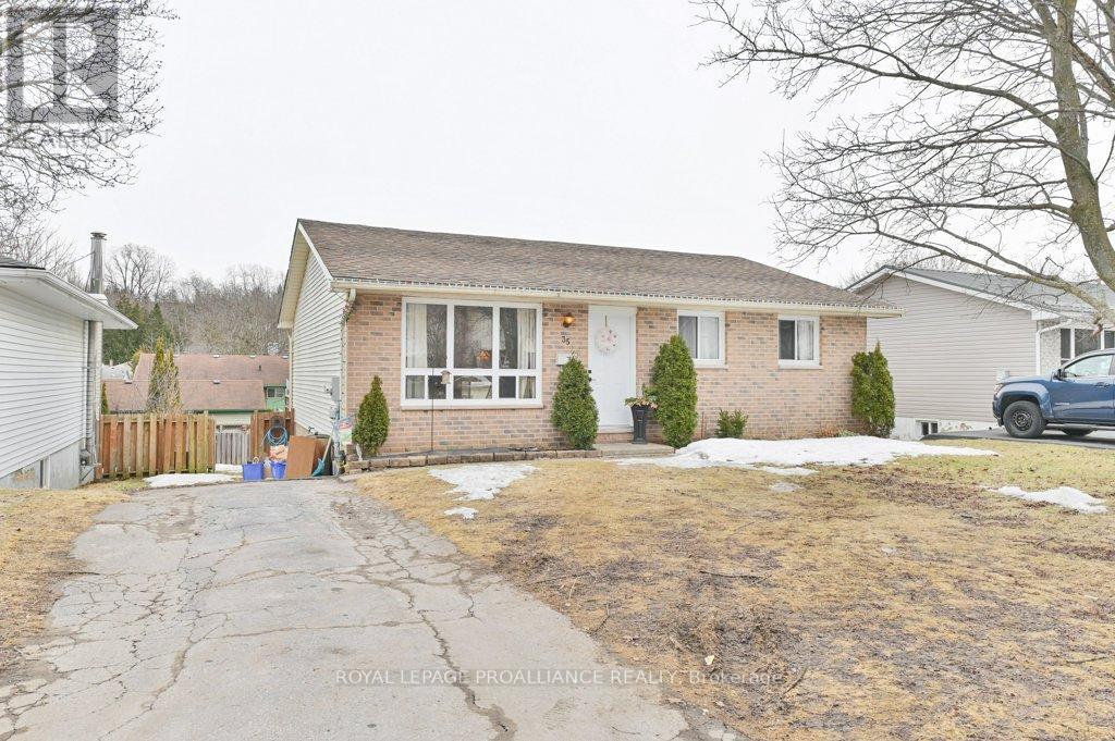 Property at 35 VAN ALSTINE DRIVE image 2