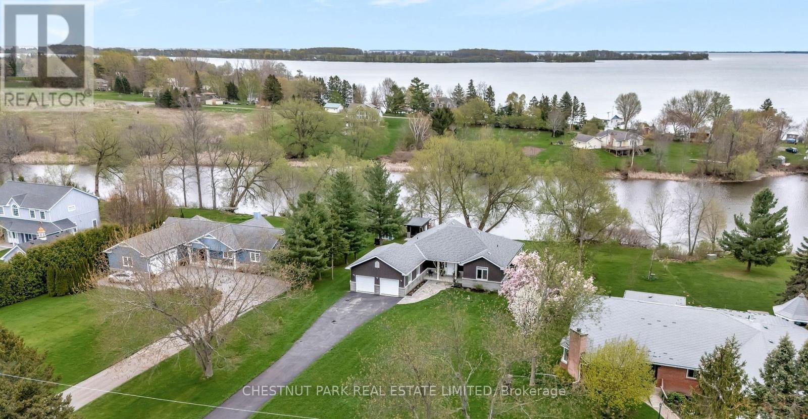 85 Smiths Bay Avenue, Prince Edward County, Ontario  K0K 2T0 - Photo 2 - X12141089
