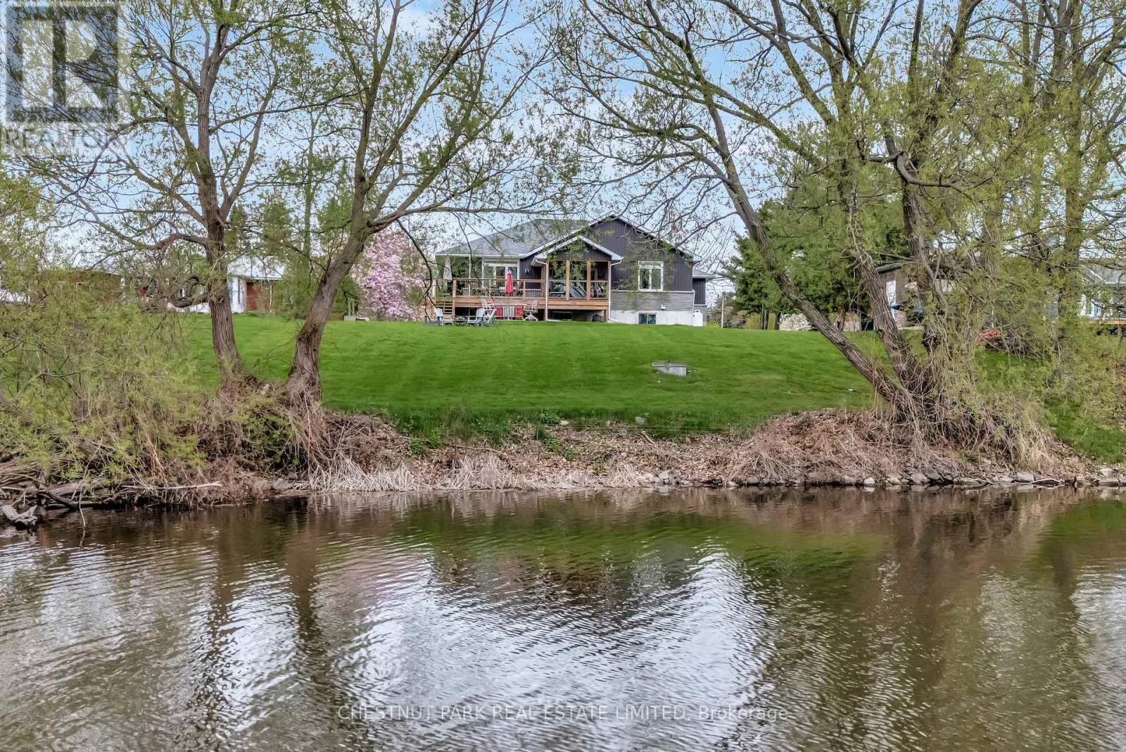 85 Smiths Bay Avenue, Prince Edward County, Ontario  K0K 2T0 - Photo 7 - X12141089