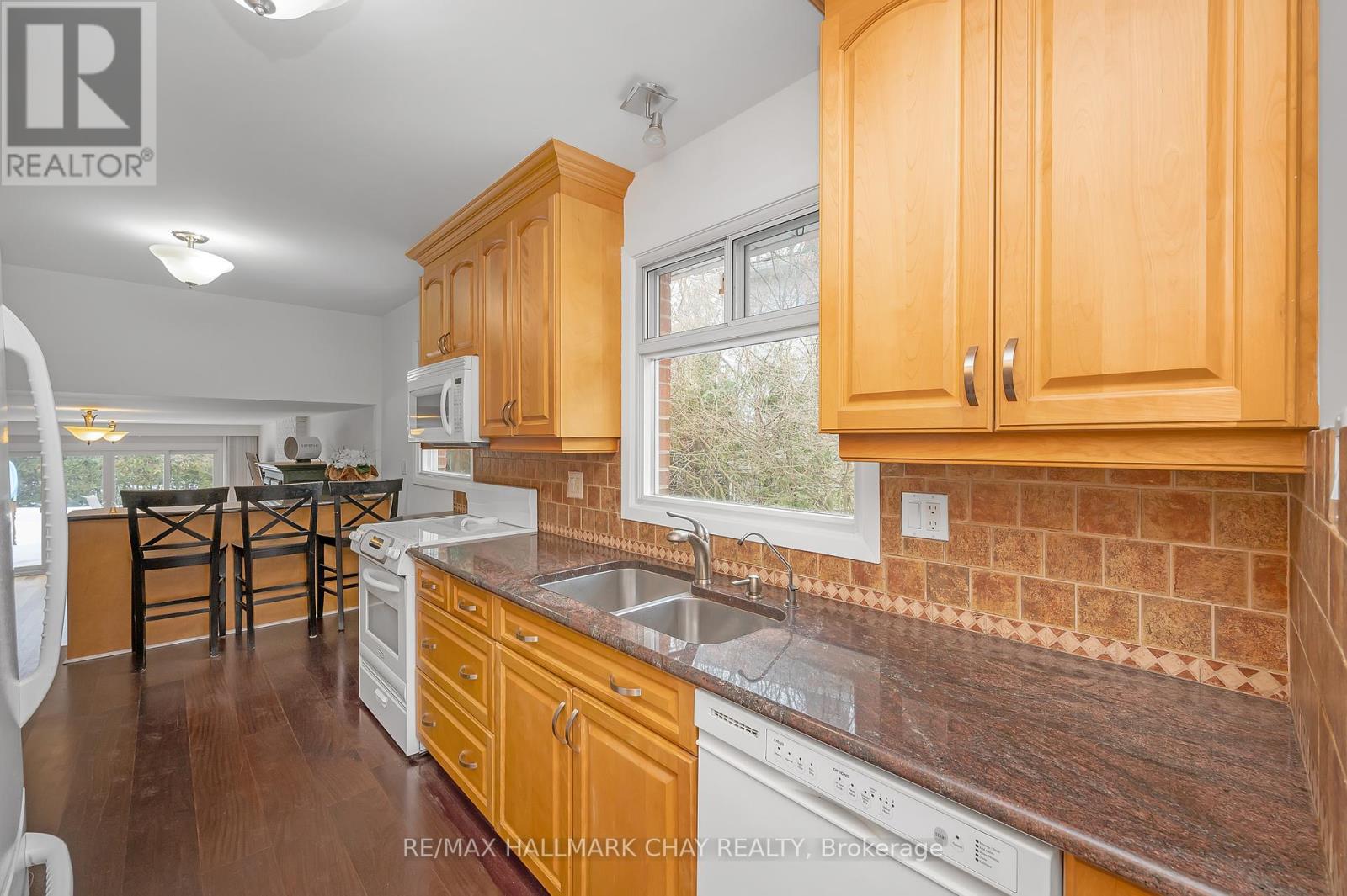 2318 Yolanda Drive, Oakville, Ontario  L6L 2H8 - Photo 13 - W12001780