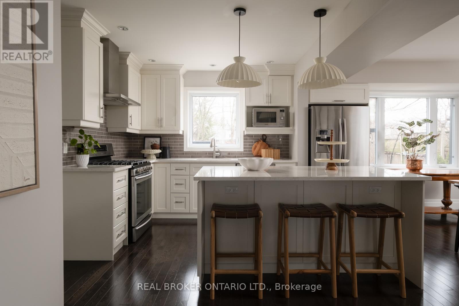 23 Twenty Eighth Street, Toronto, Ontario  M8W 2Y5 - Photo 10 - W12095349