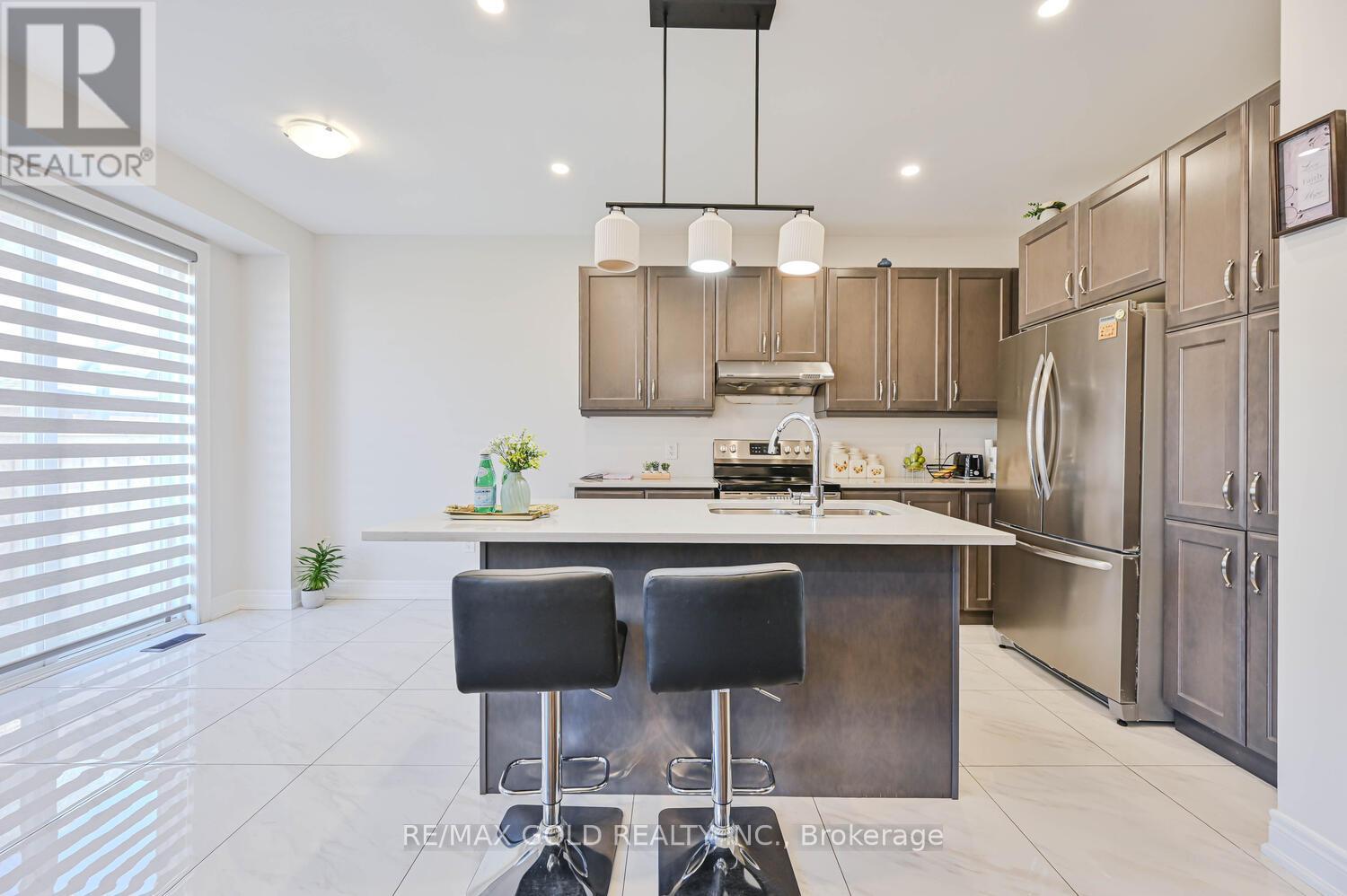 27 Enclave Trail, Brampton, Ontario  L6R 0B3 - Photo 12 - W12135252