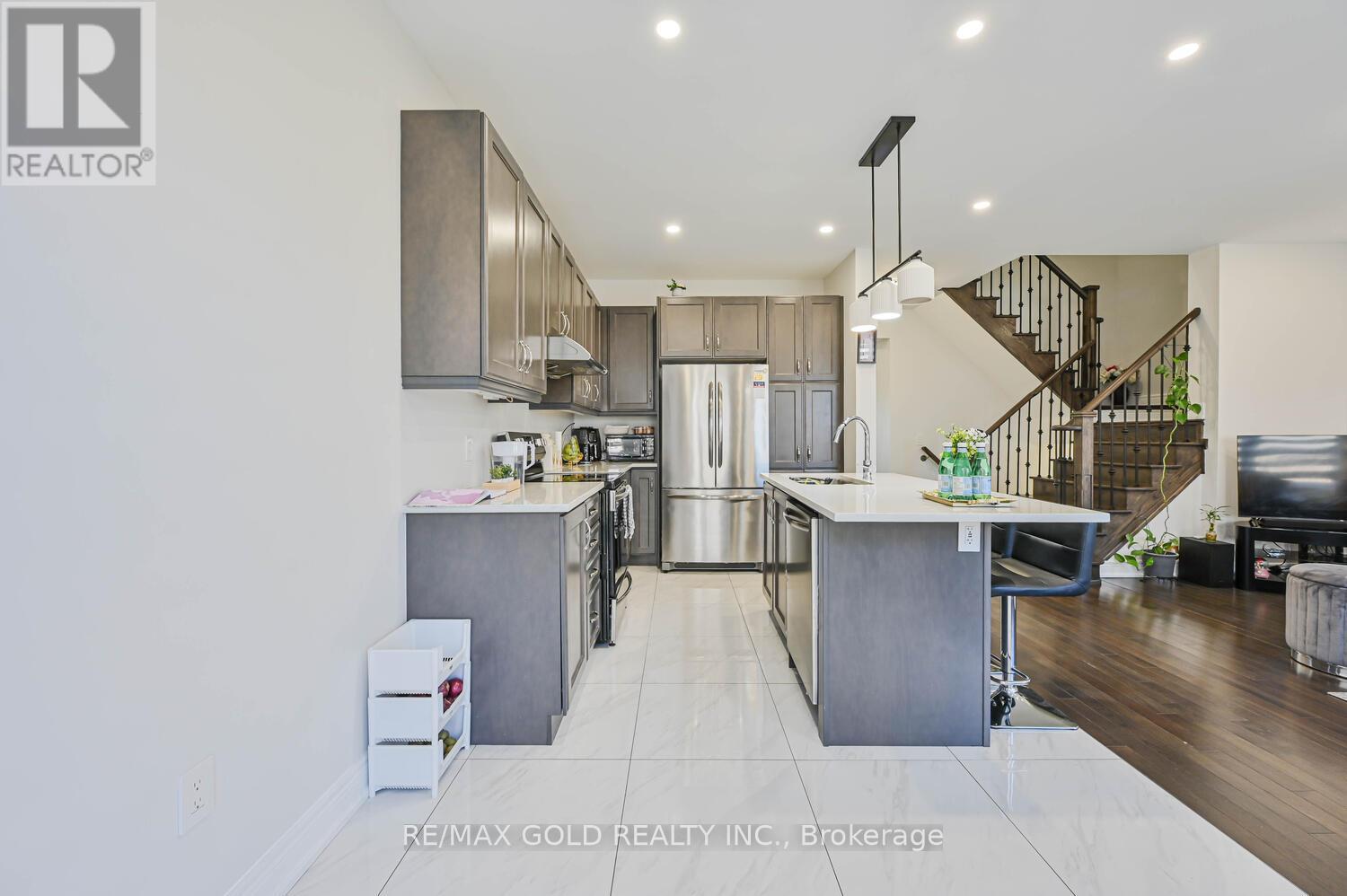 27 Enclave Trail, Brampton, Ontario  L6R 0B3 - Photo 10 - W12135252