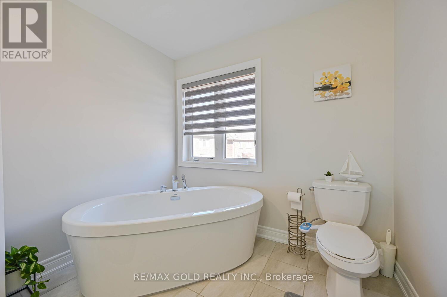 27 Enclave Trail, Brampton, Ontario  L6R 0B3 - Photo 30 - W12135252