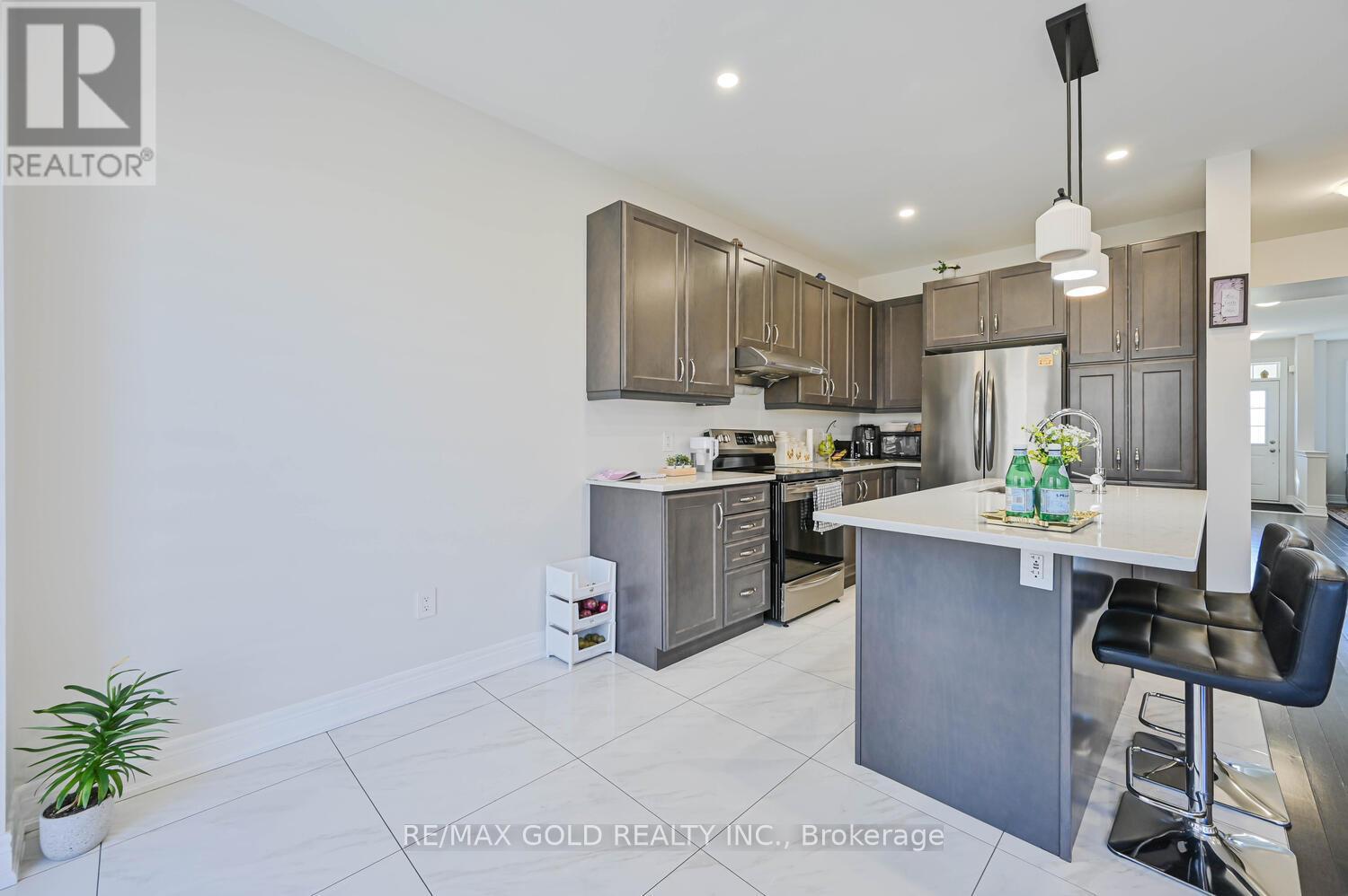 27 Enclave Trail, Brampton, Ontario  L6R 0B3 - Photo 11 - W12135252