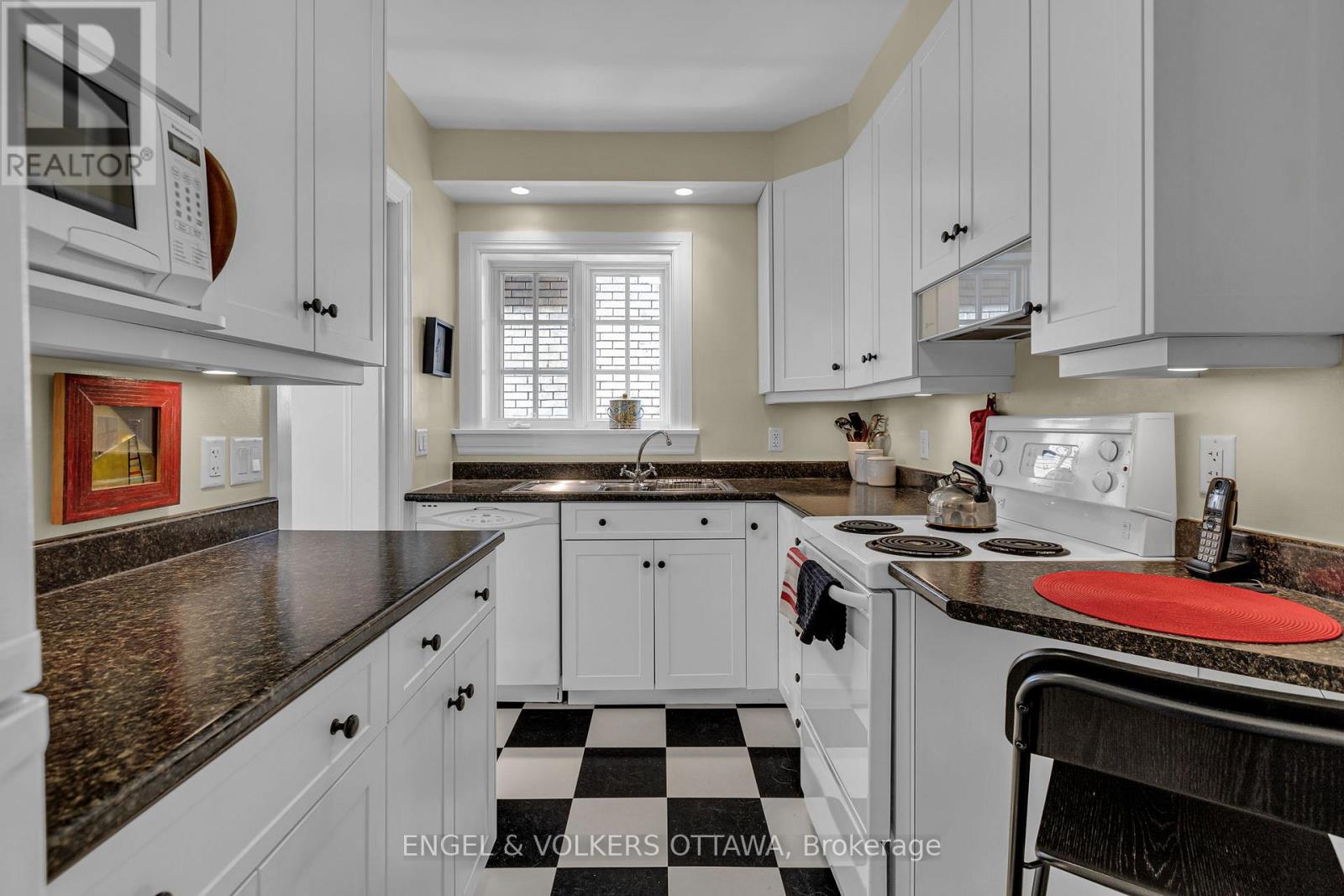 2 - 433 Besserer Street, Ottawa, Ontario  K1N 6B9 - Photo 11 - X12141073