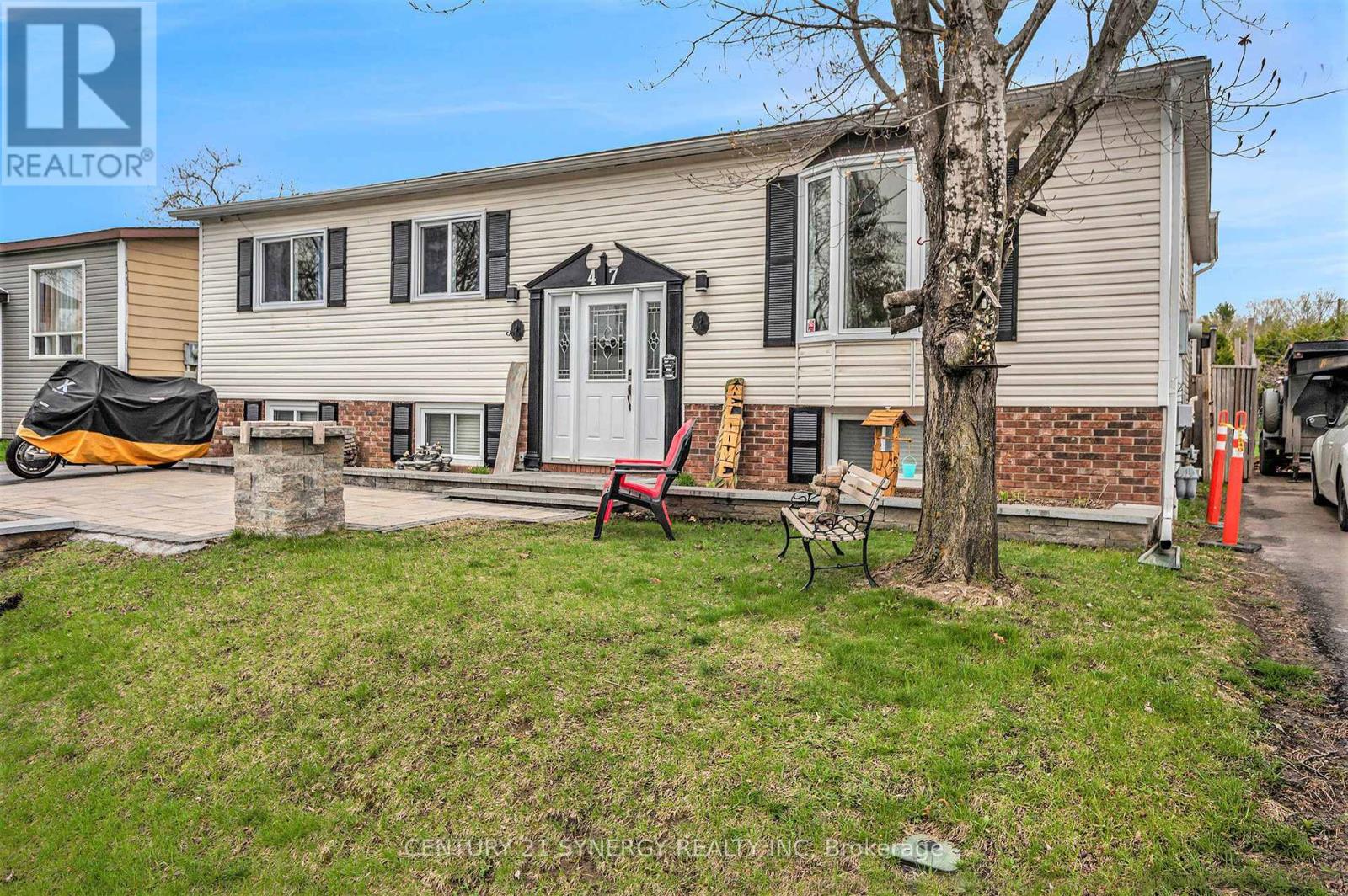 47 Fringewood Drive, Ottawa, Ontario  K2S 1T8 - Photo 3 - X12141085