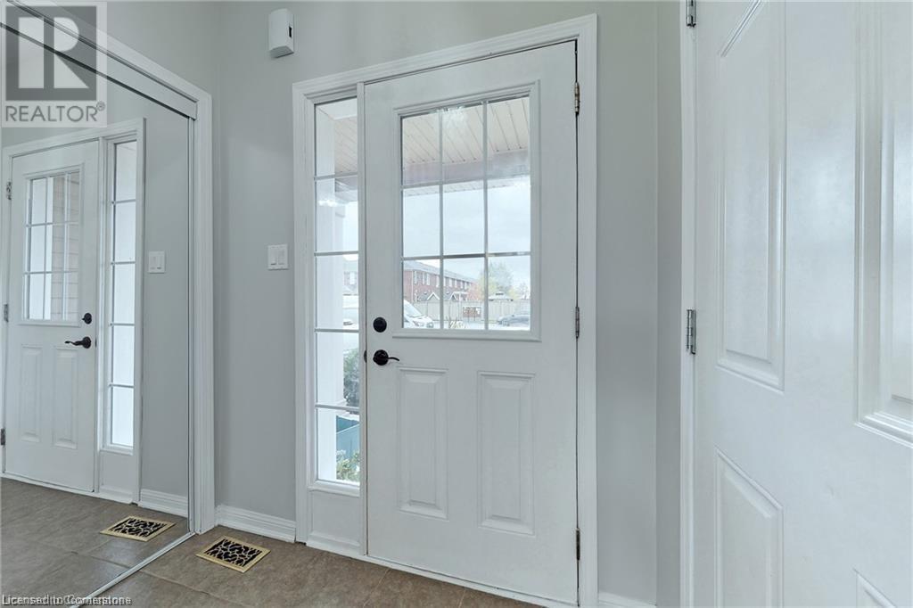 1005 Farmstead Drive, Milton, Ontario  L9T 8G2 - Photo 2 - 40727262