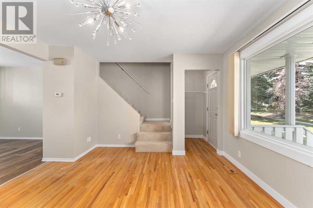 Property at 354 Killarney Glen Court SW image 4