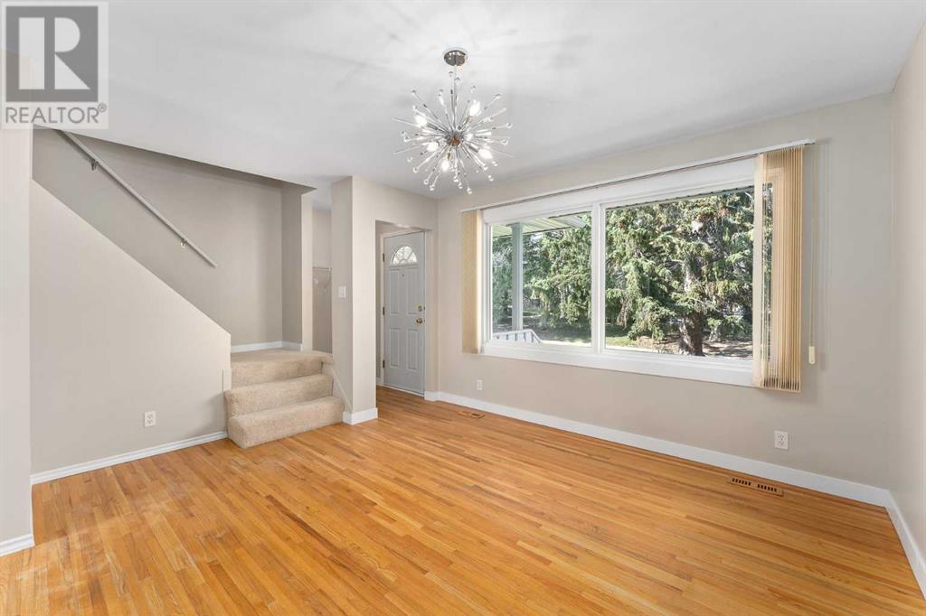 Property at 354 Killarney Glen Court SW image 3