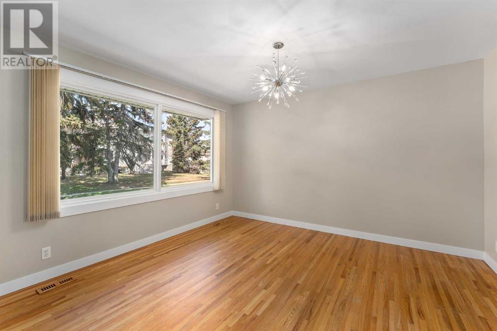 Property at 354 Killarney Glen Court SW image 5
