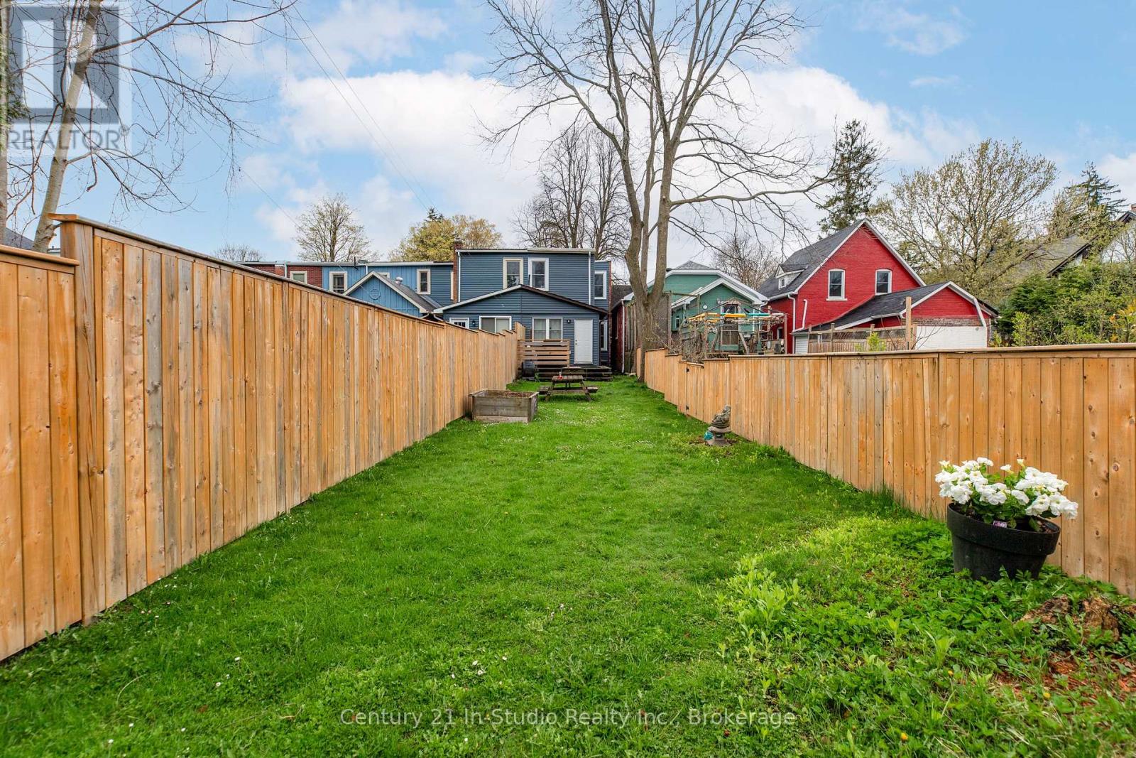 362 11th Street W, Owen Sound, Ontario  N4K 3S8 - Photo 8 - X12136437