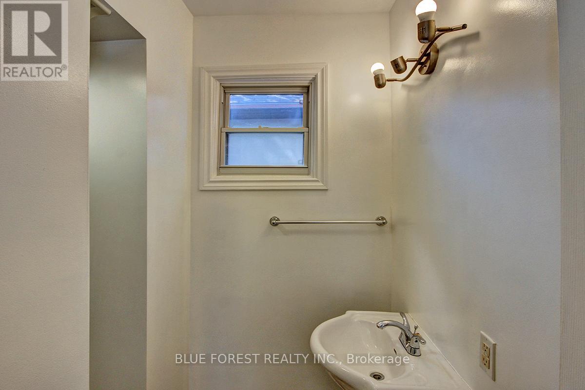 272 Sanders Street, London East, Ontario  N5Z 2T2 - Photo 13 - X12141133
