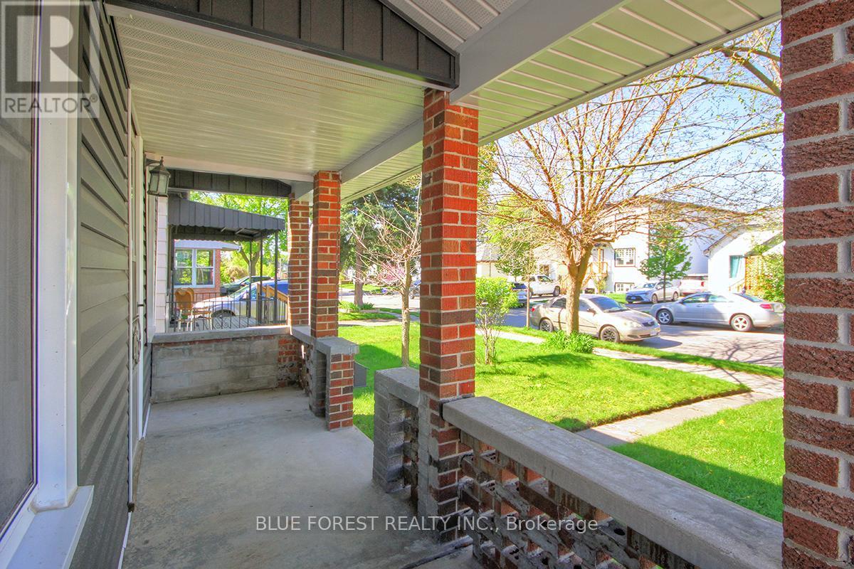 272 Sanders Street, London East, Ontario  N5Z 2T2 - Photo 4 - X12141133