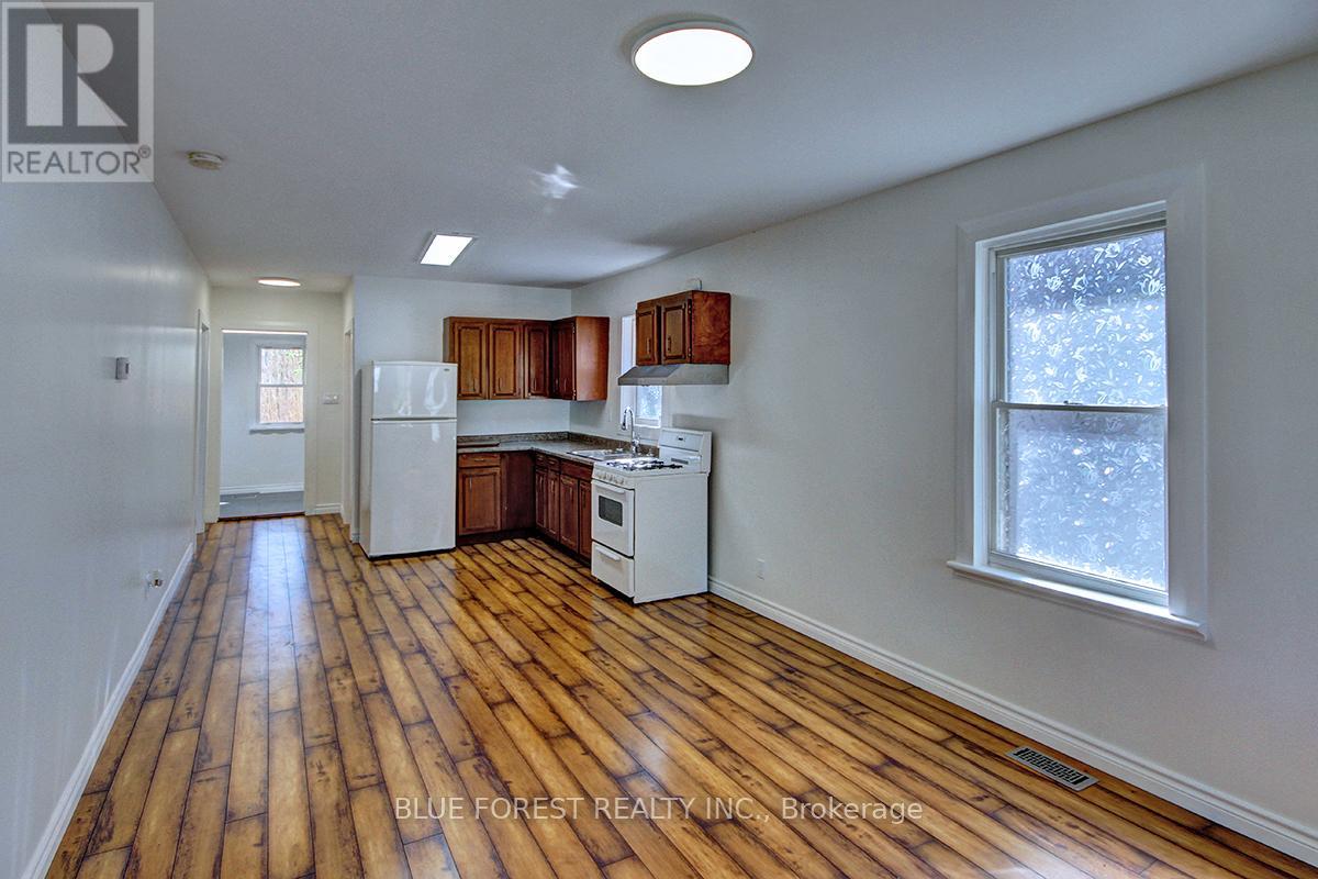 272 Sanders Street, London East, Ontario  N5Z 2T2 - Photo 6 - X12141133