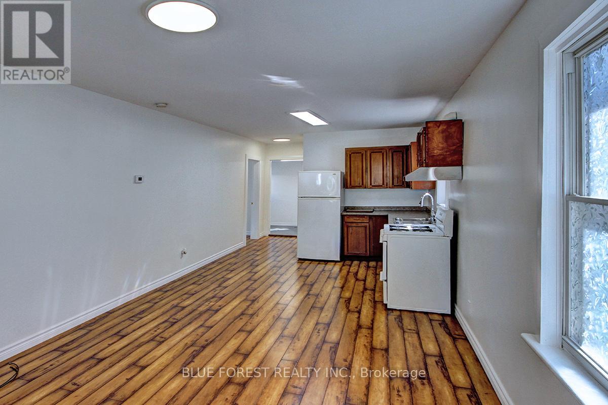 272 Sanders Street, London East, Ontario  N5Z 2T2 - Photo 7 - X12141133
