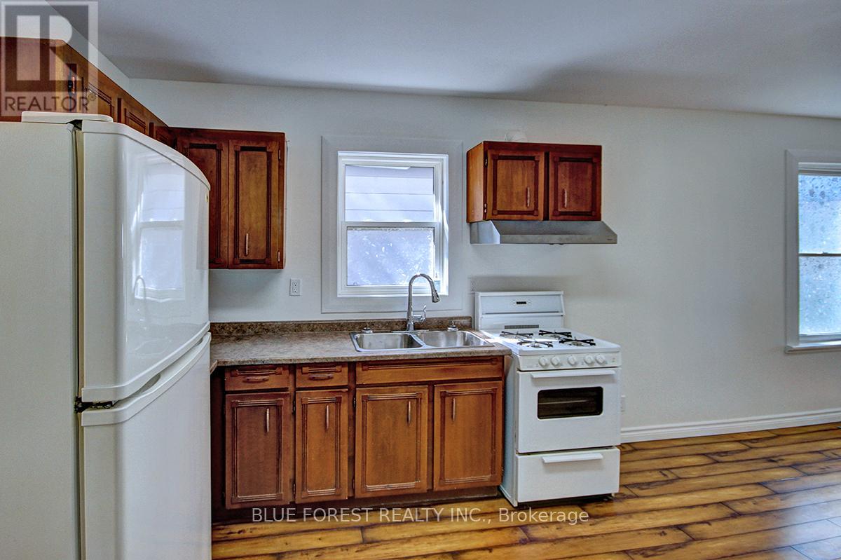 272 Sanders Street, London East, Ontario  N5Z 2T2 - Photo 8 - X12141133