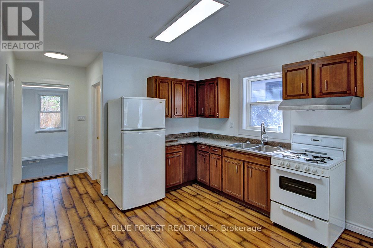 272 Sanders Street, London East, Ontario  N5Z 2T2 - Photo 9 - X12141133